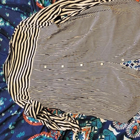 Cute button down - Picture 2 of 2